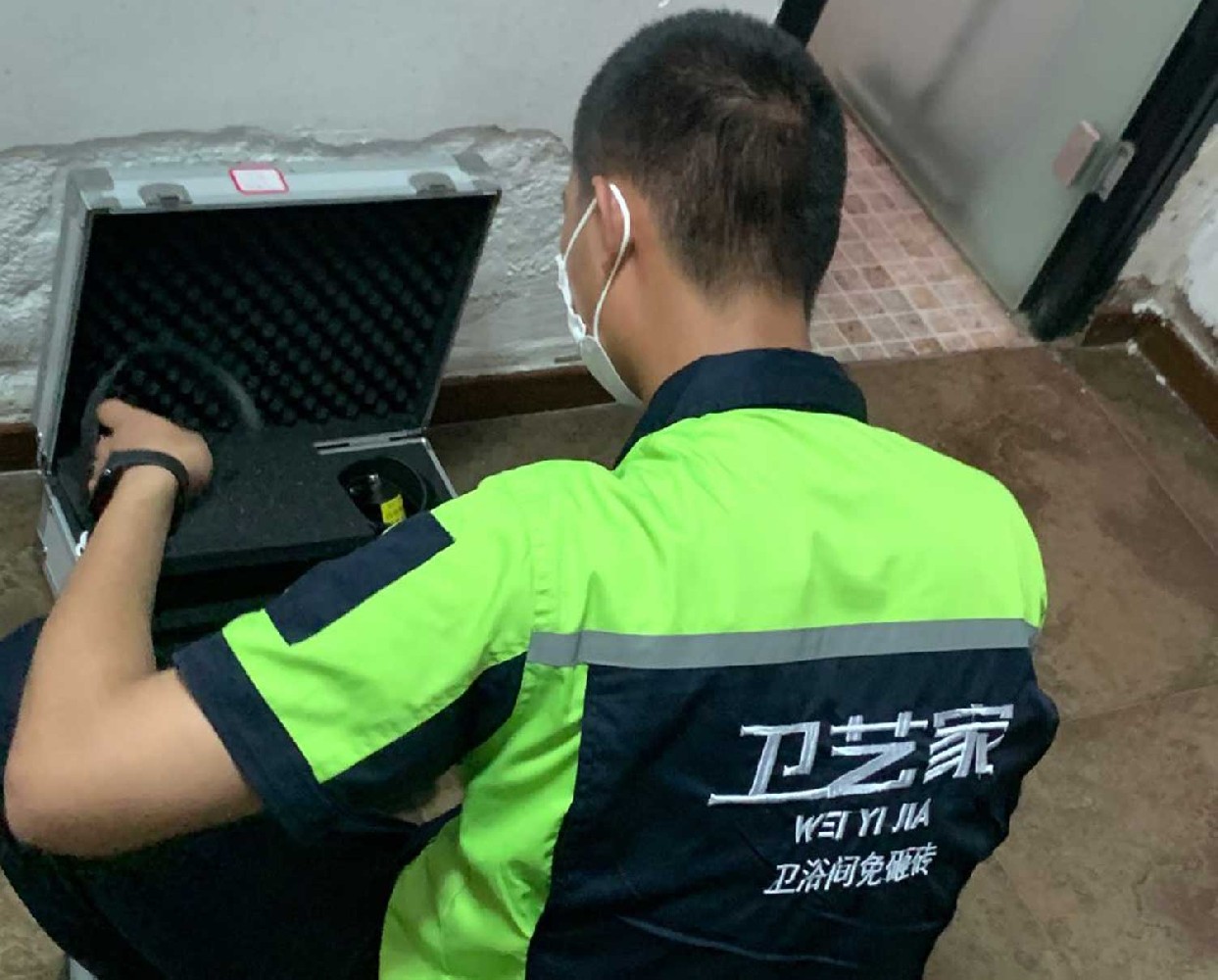 厦门附近防水补漏师傅电话号码，24小时上门维修服务